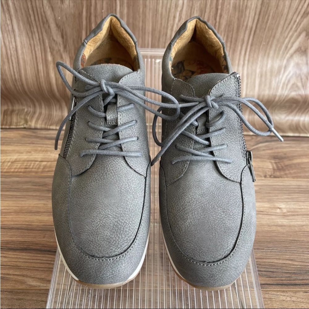 New BOC Leather Side-Zip Sneakers 11 M womens